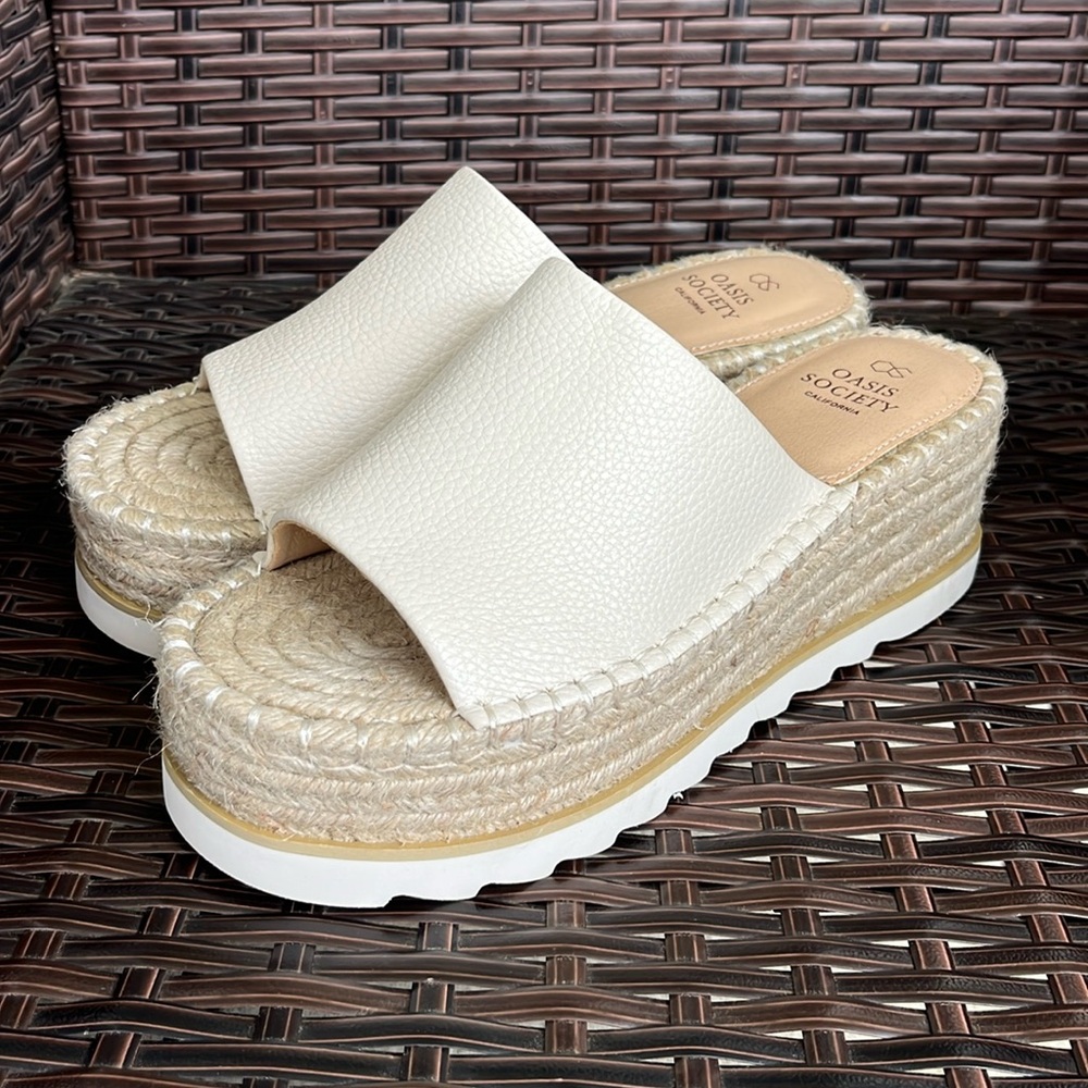Oasis Society Women’s Cream Platform Slide Sandals - Picture 6 of 11